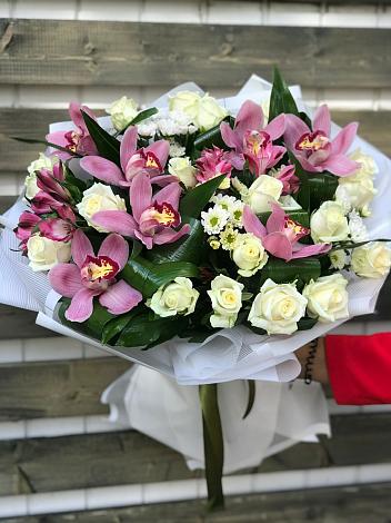 Букет цветов из: Розы и Хризантемы в Хлопово