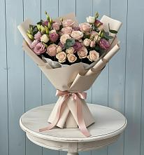 Букет цветов из:  Розы и Лизиантусы в Хлопово