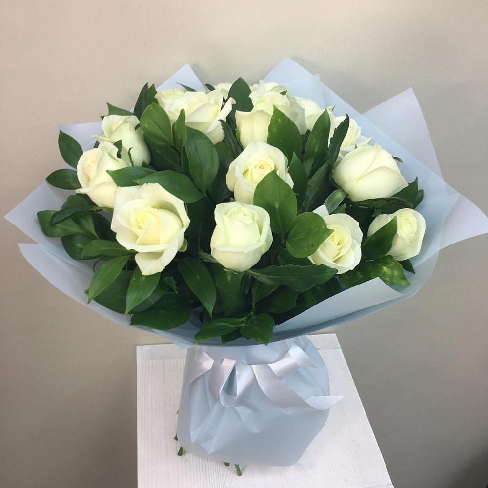 Букет 15 Белых роз Проуд в Хлопово