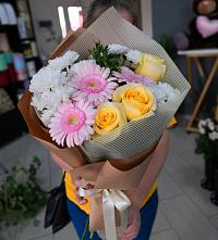 Букет цветов из:  Герберы, Розы и Хризантемы в Хлопово