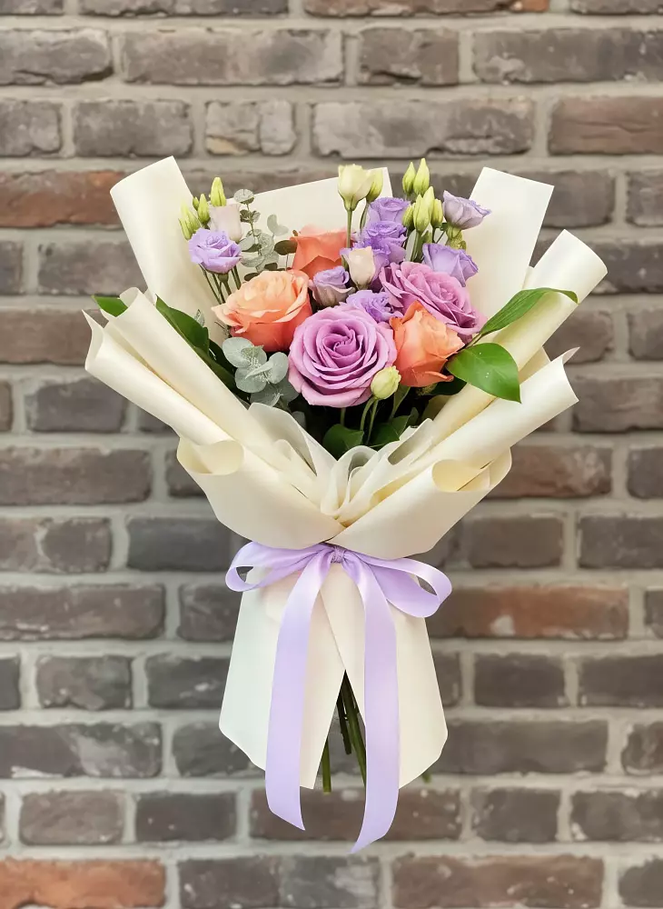 Букет цветов из: Лизиантусы и Розы в Хлопово