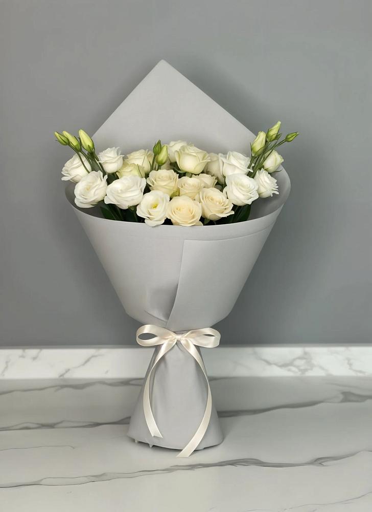 Букет цветов из: Розы и Лизиантусы в Хлопово