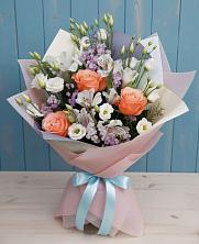 Букет цветов из:  Лизиантусы, Розы, Альстромерии и Гипсофила в Хлопово