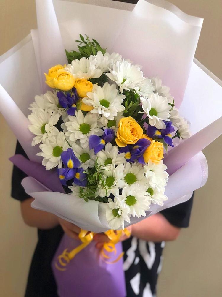 Букет цветов из: Ирисы, Хризантемы и Розы в Хлопово