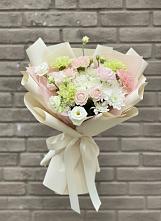 Букет цветов из:  Гвоздики, Розы, Лизиантусы и Хризантемы в Хлопово
