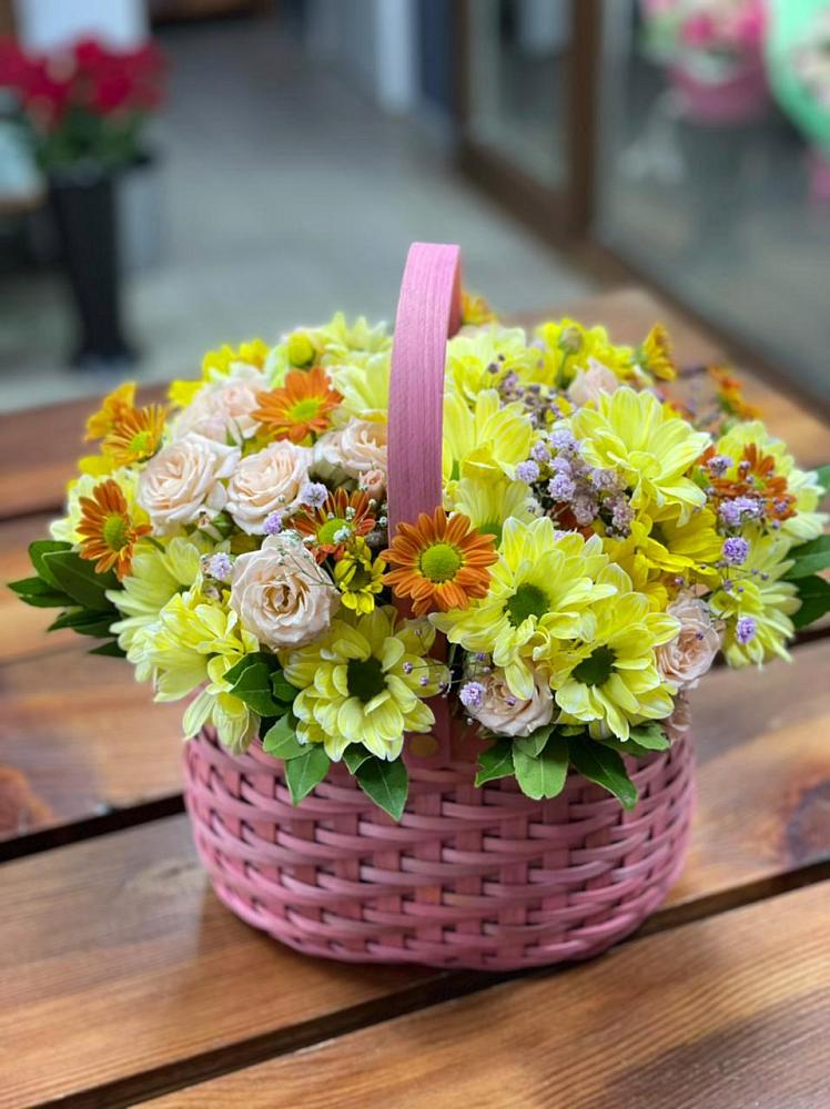 Цветочная композиция из Хризантемы и Розы в корзине в Хлопово