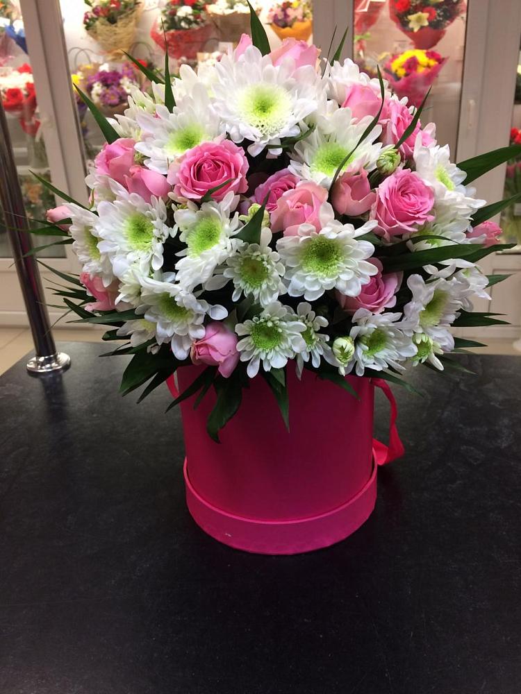 Цветочная композиция из Розы и Хризантемы в шляпной коробке в Хлопово