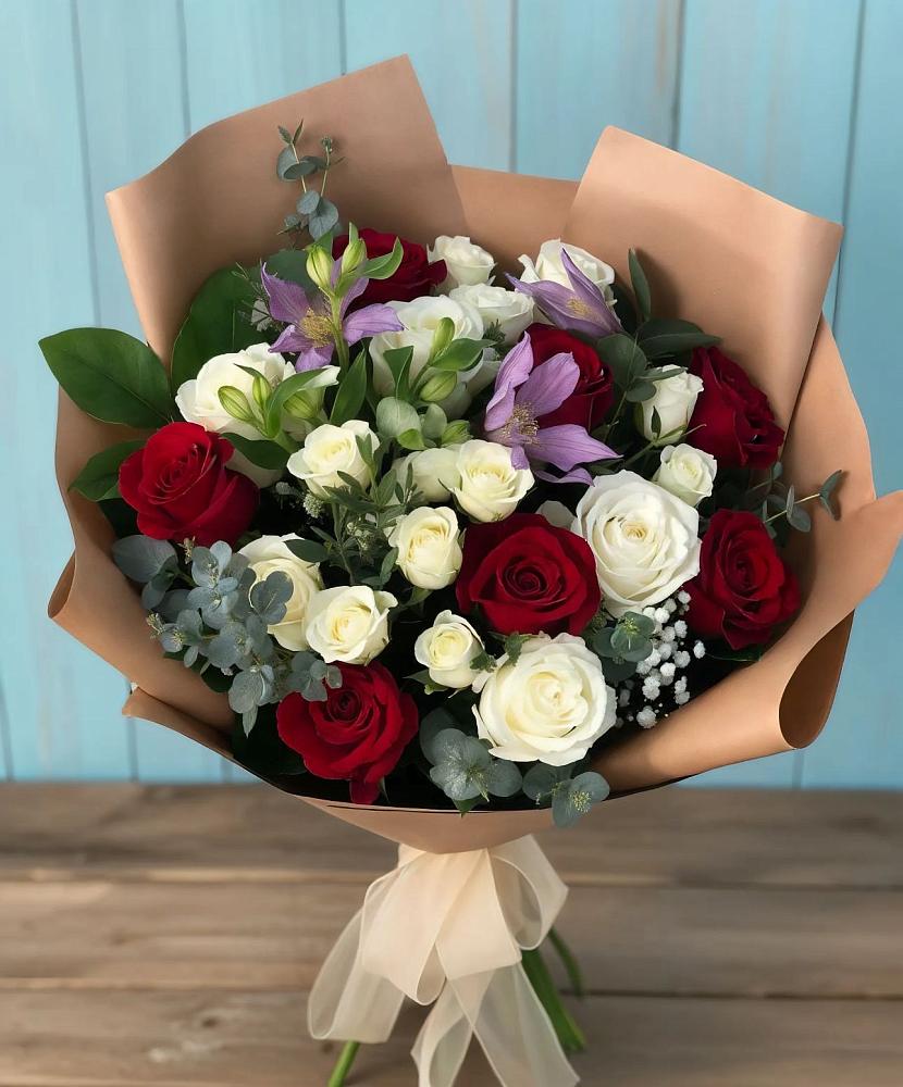 Букет цветов из: Розы и Альстромерии в Хлопово