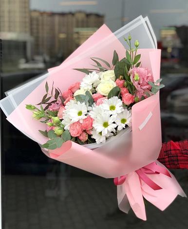 Букет цветов из: Розы, Лизиантусы и Хризантемы в Хлопово