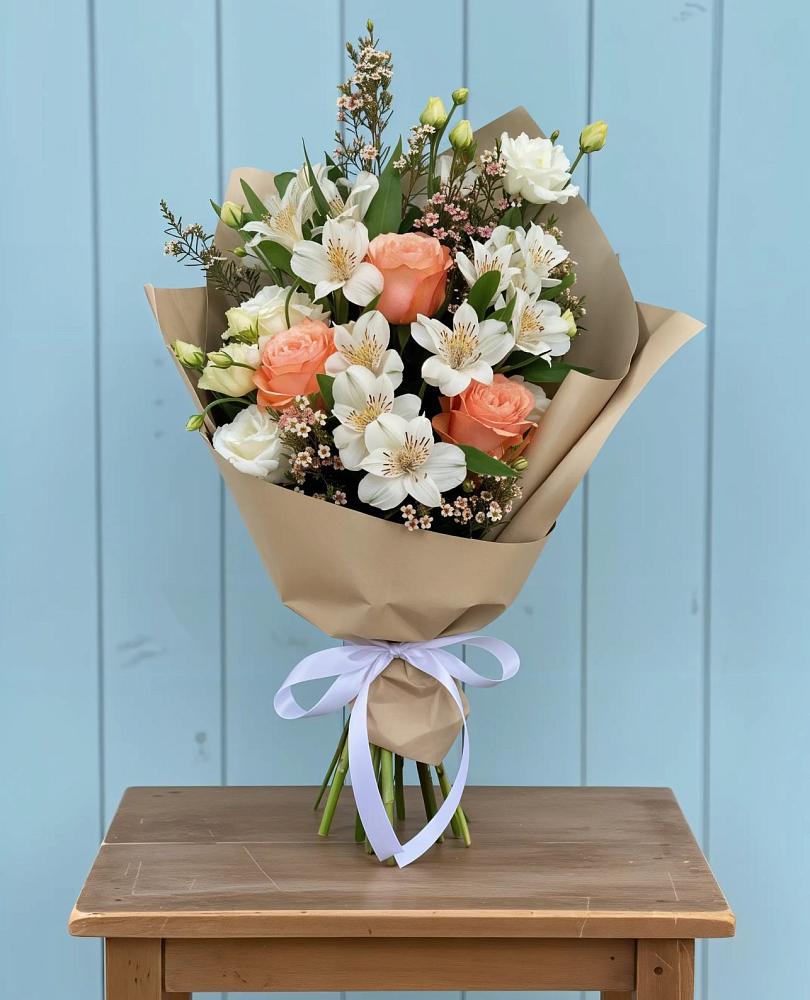 Букет цветов из: Альстромерии, Лизиантусы, Розы и Хризантемы в Хлопово